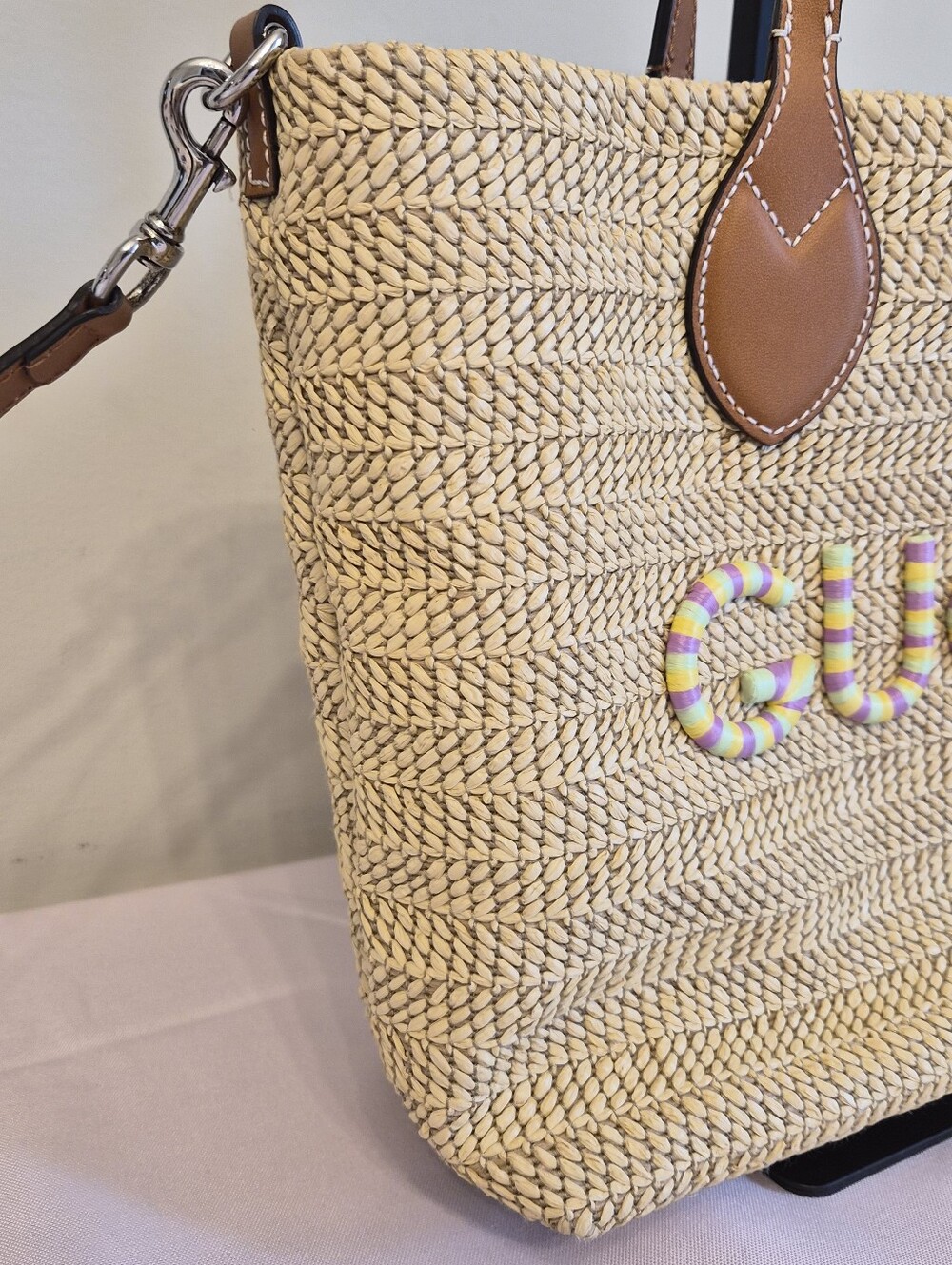 Authentic Gucci Horsebit 1955 bag featuring beige and brown oversized GG canvas - Picture 4 of 14